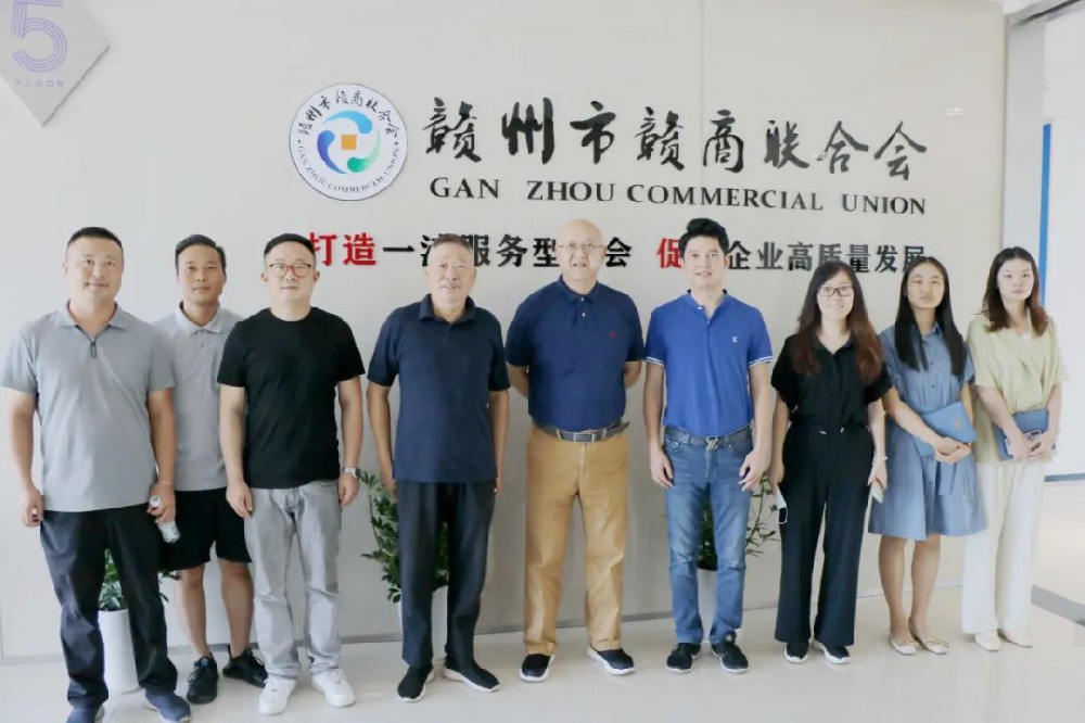 商會監(jiān)事會主席、江西憶源多媒體科技有限公司董事長徐林楠一行來商會秘書處參觀交流